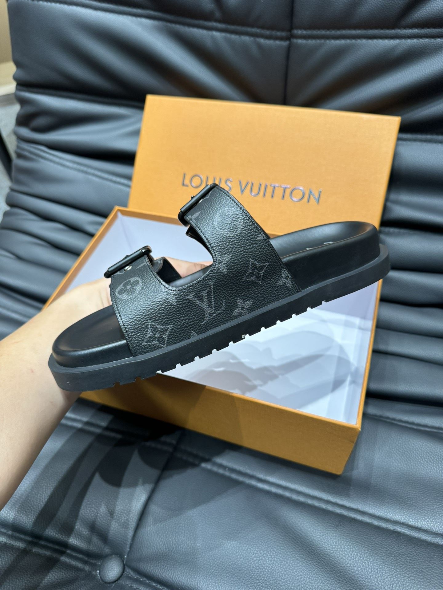 Louis Vuitton Slippers